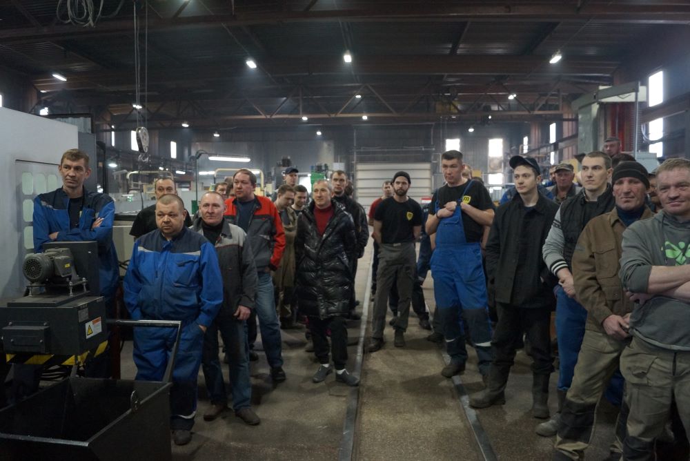 Мужской коллектив Алтайской машиностроительной компании| фото