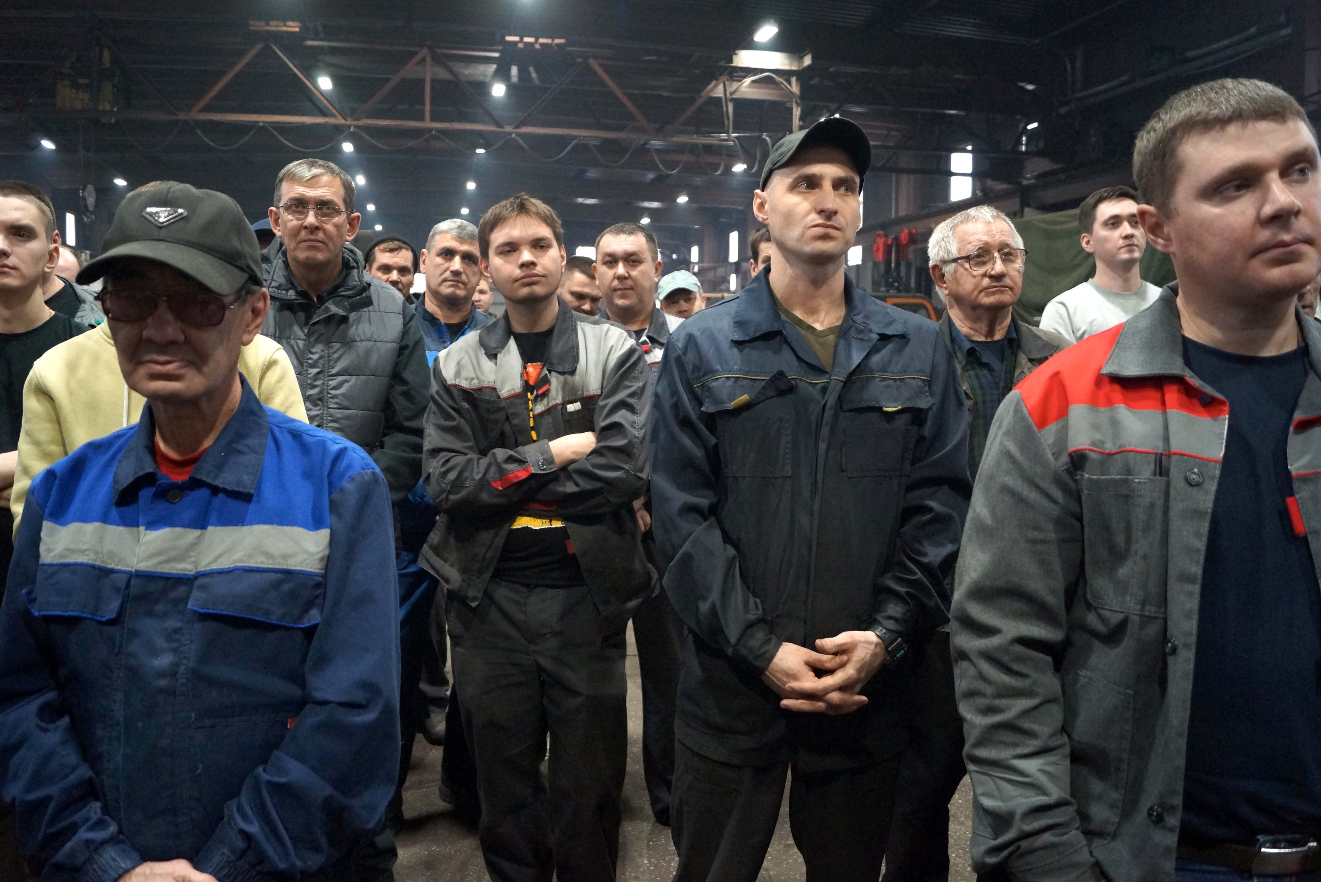 сотрудники амк на юбилее завода